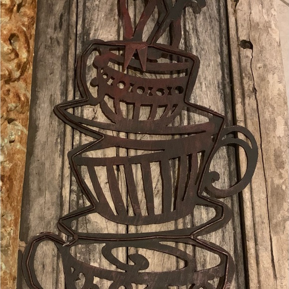 Rustic large metal stacked coffee / tea cup silhouette - Picture 12 of 12